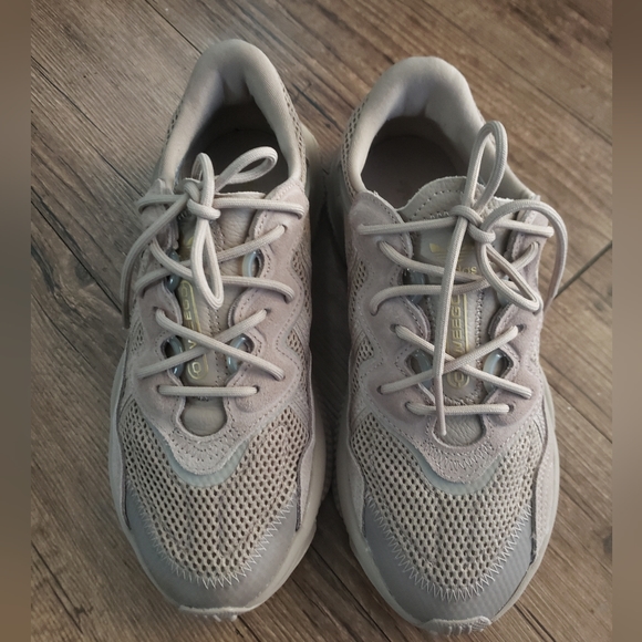 Adidas Ozweego - Picture 4 of 5